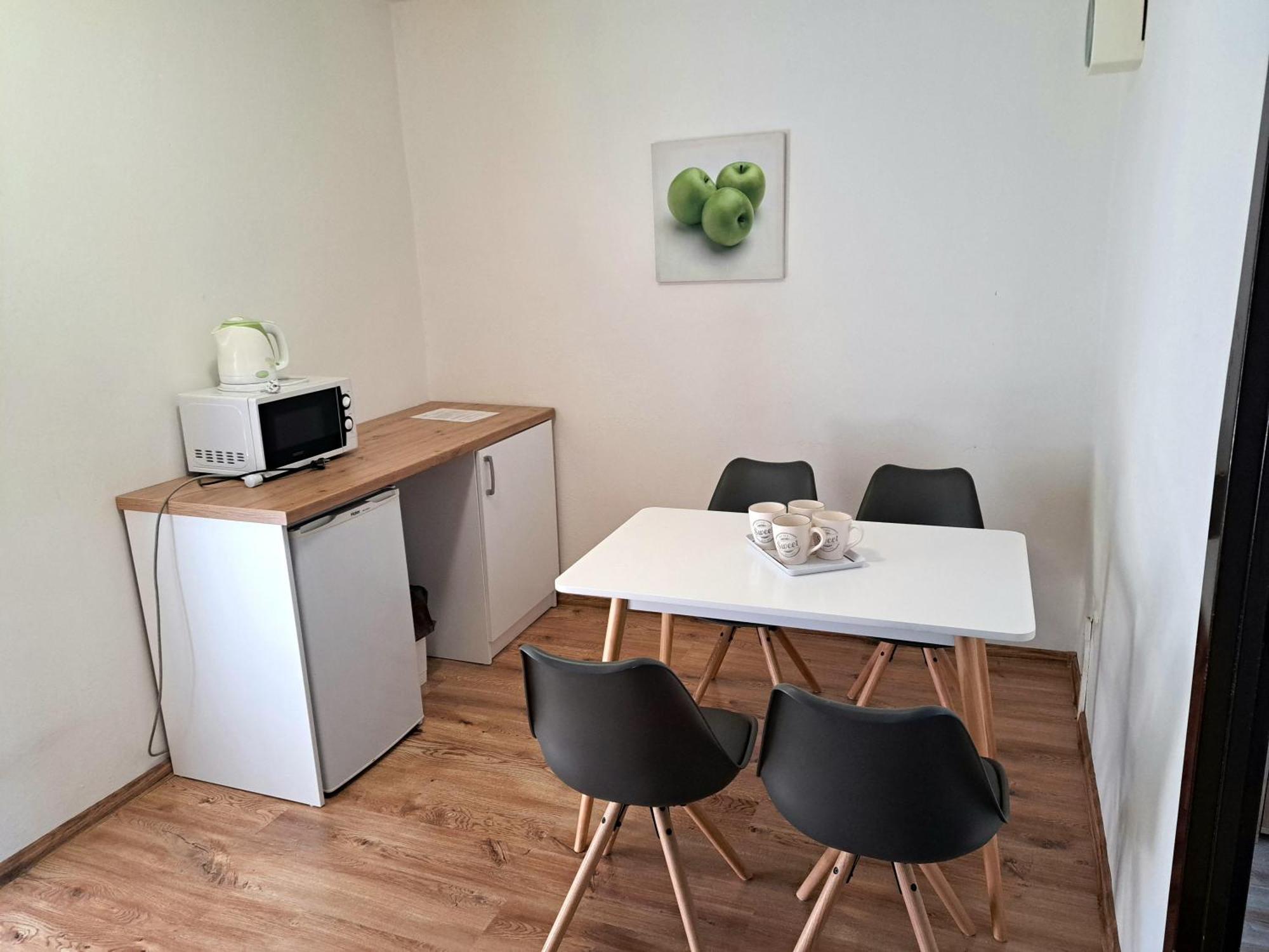 Skolsky Internat Medicka 2 Hotel Kosice Bagian luar foto